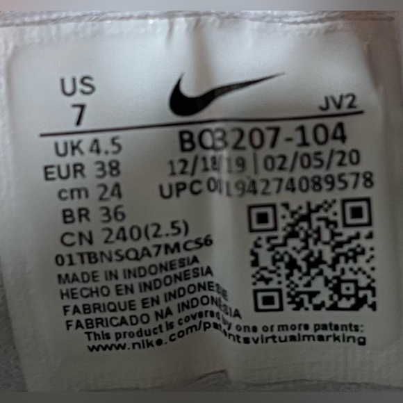 Nike Revolution 5 REFLECTIVE Womens SZ 7 Running Shoes Sneakers White BQ3207-104 - Picture 8 of 8